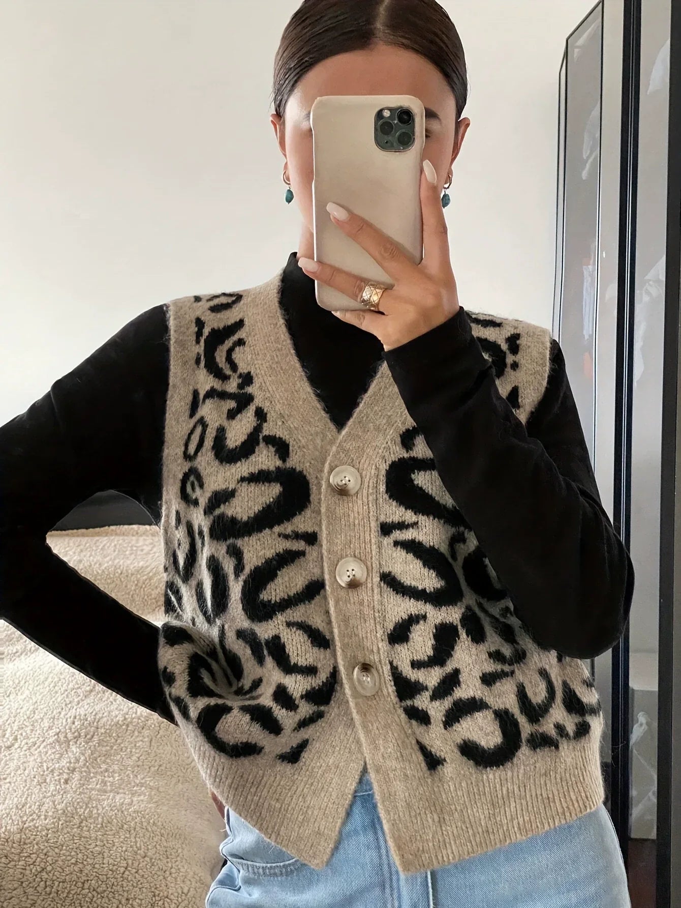 Jade - Cozy Leopard Print Sweater Vest for All Seasons